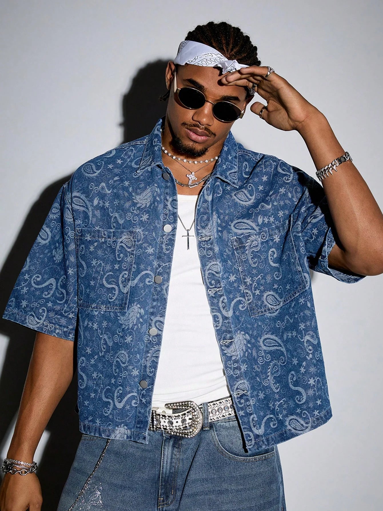 HOODIES AND SWEATSHIRTS